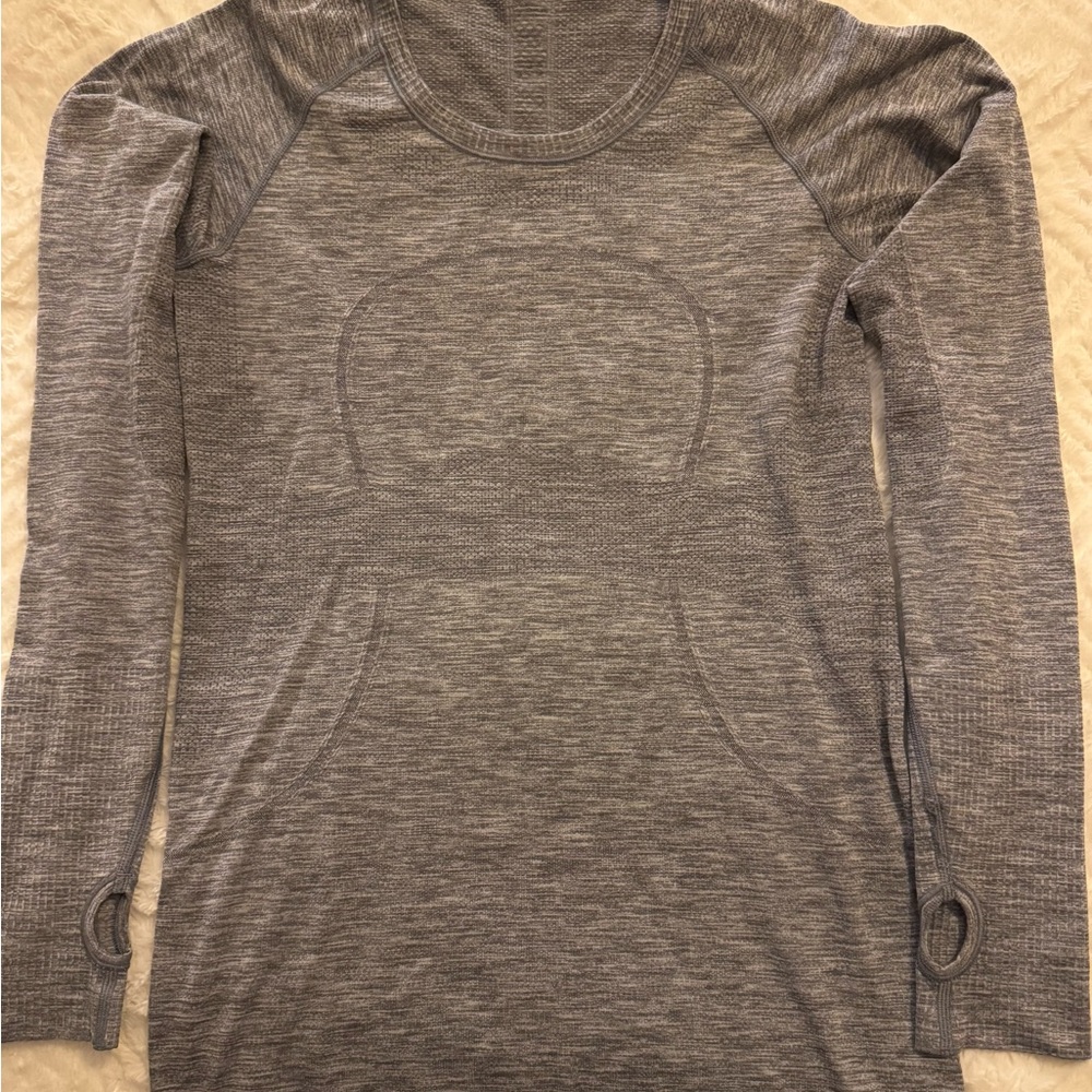 Gently used Lululemon Swiftly Tech with thumb holes sz 8